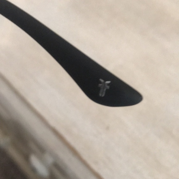 NWT Frye sunglasses! Mirrored lens, Brown ear pieces! - Picture 4 of 7